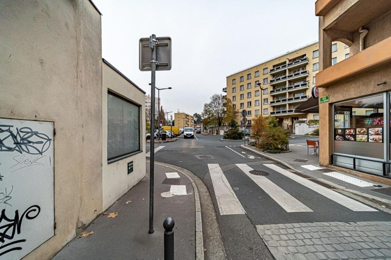 Ferienwohnung Sleep And Go - Cozy 9 People - Oullins Exterior foto